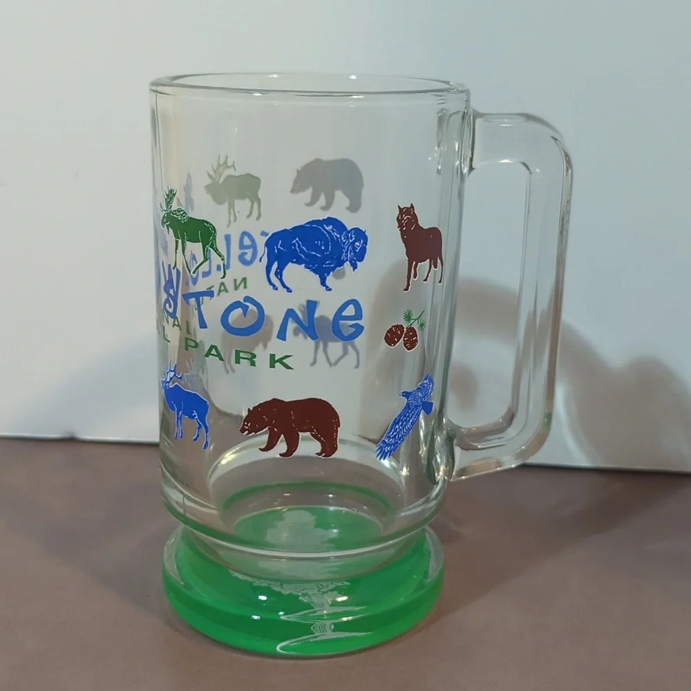 Yellowstone National Park glass mug glacier on bottom buffalo bear Made in USA